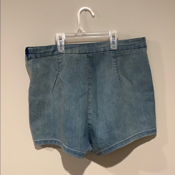 Free People High-Waisted Light Denim Jean Shorts - Women’s Size 30 - Picture 3 of 3